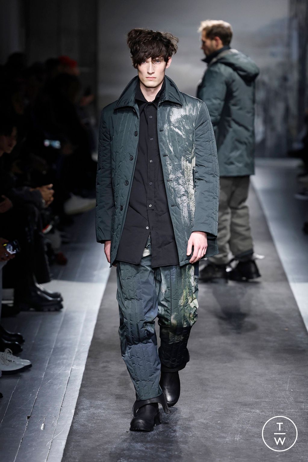 Fashion Week Paris Fall/Winter 2025 look 16 from the Yohji Yamamoto collection menswear