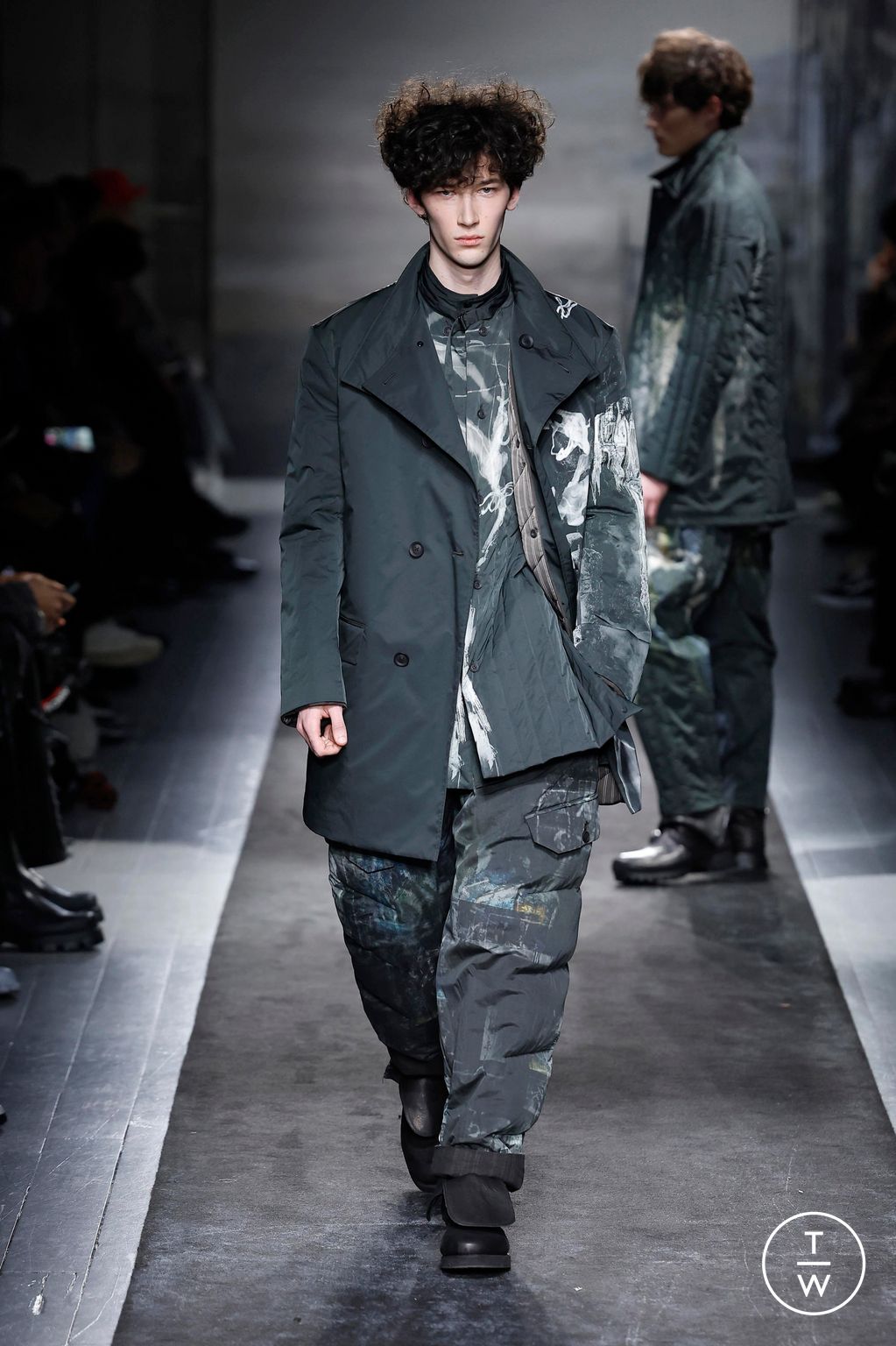 Fashion Week Paris Fall/Winter 2025 look 17 from the Yohji Yamamoto collection menswear