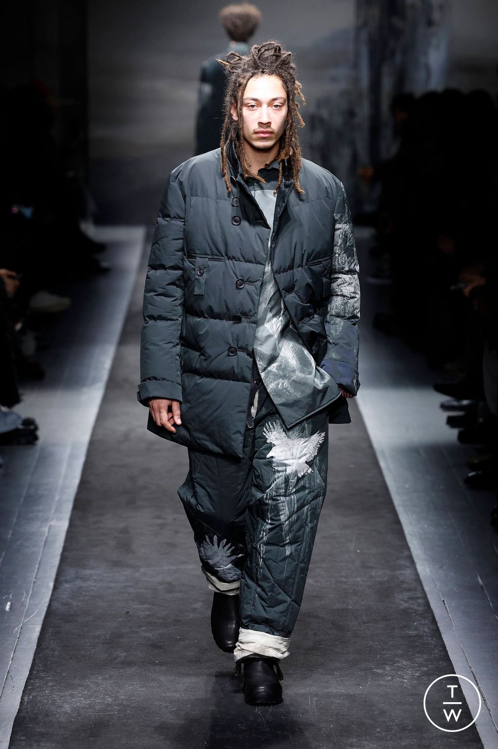 Fashion Week Paris Fall/Winter 2025 look 18 from the Yohji Yamamoto collection menswear