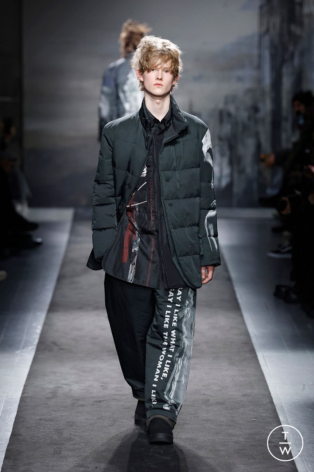 Fashion Week Paris Fall/Winter 2025 look 19 from the Yohji Yamamoto collection 男装