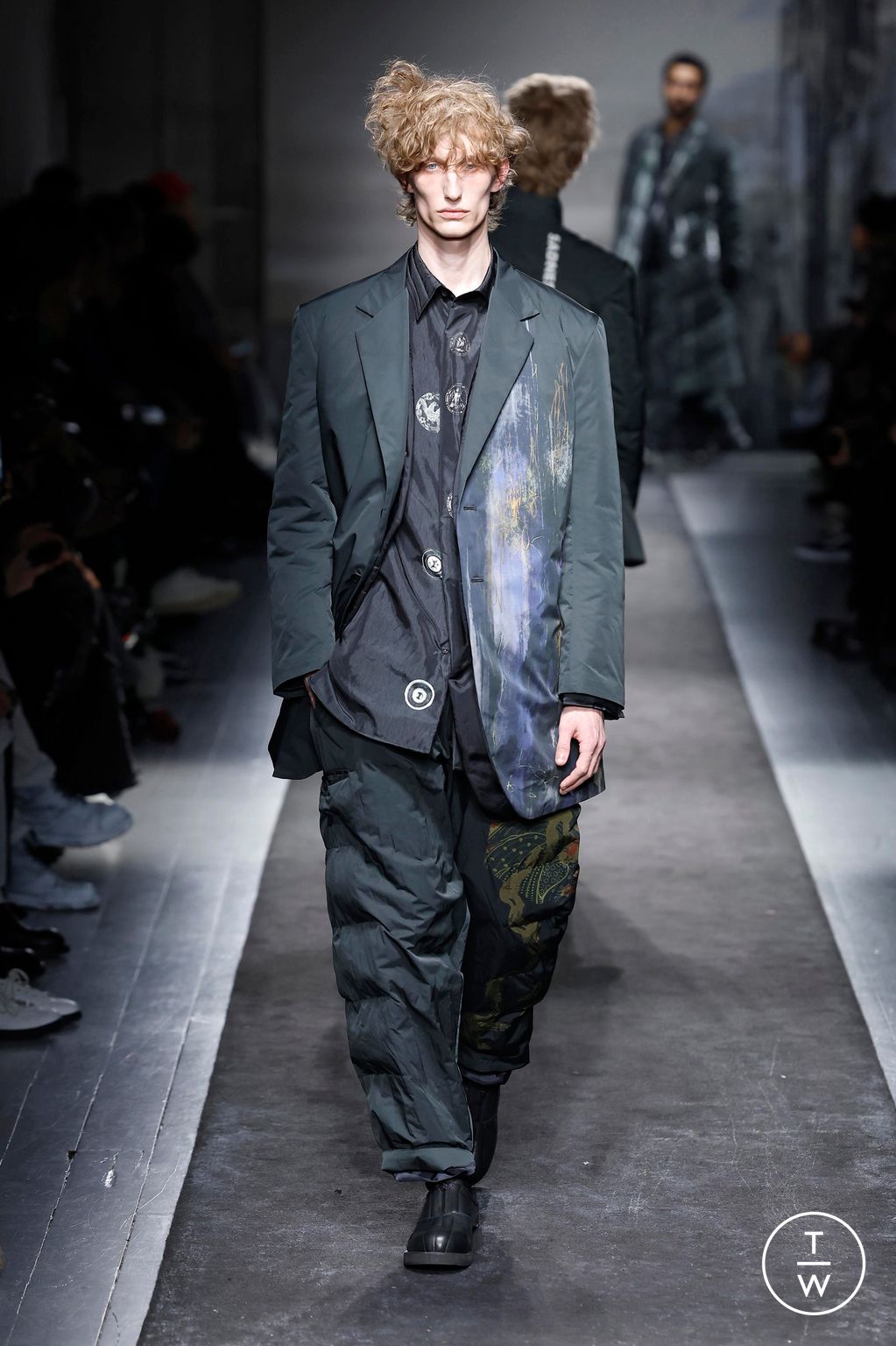 Fashion Week Paris Fall/Winter 2025 look 20 from the Yohji Yamamoto collection menswear