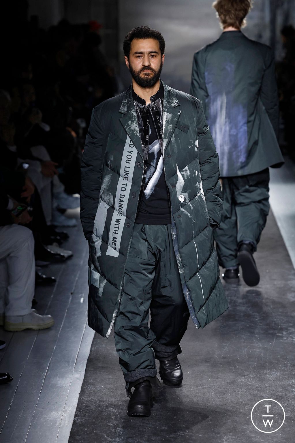 Fashion Week Paris Fall/Winter 2025 look 21 from the Yohji Yamamoto collection menswear