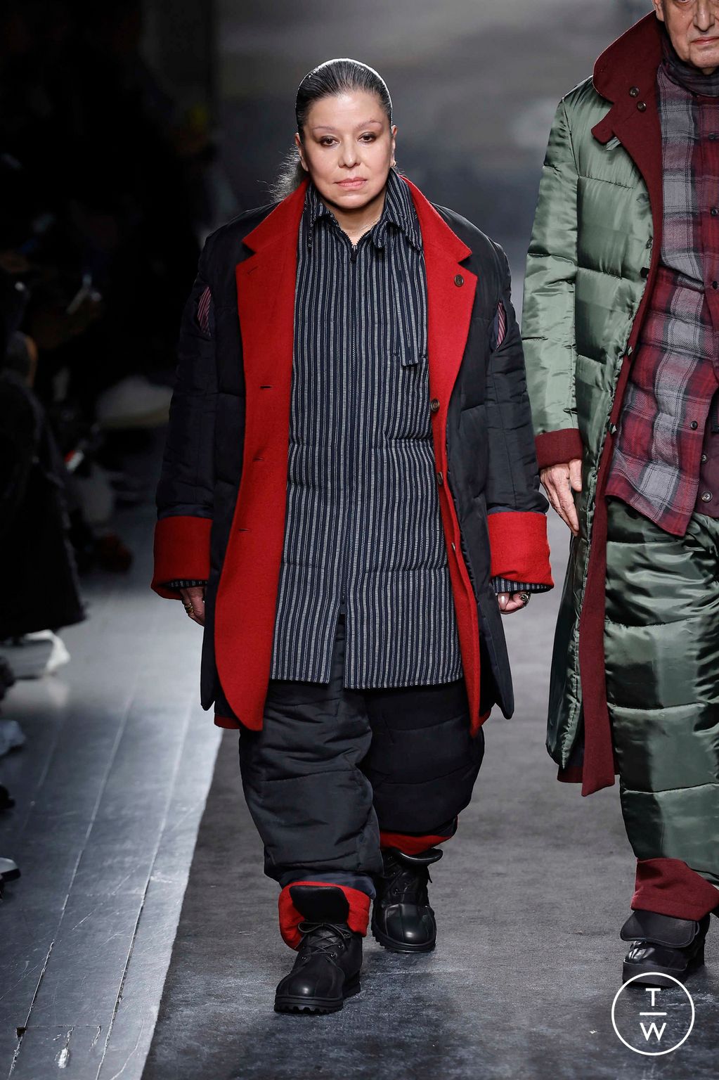 Fashion Week Paris Fall/Winter 2025 look 24 from the Yohji Yamamoto collection menswear