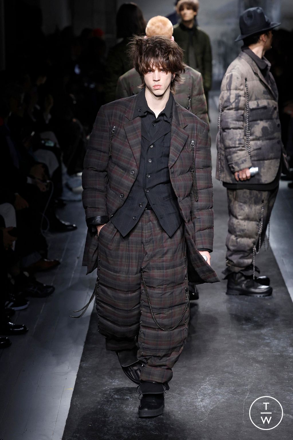 Fashion Week Paris Fall/Winter 2025 look 31 from the Yohji Yamamoto collection 男装