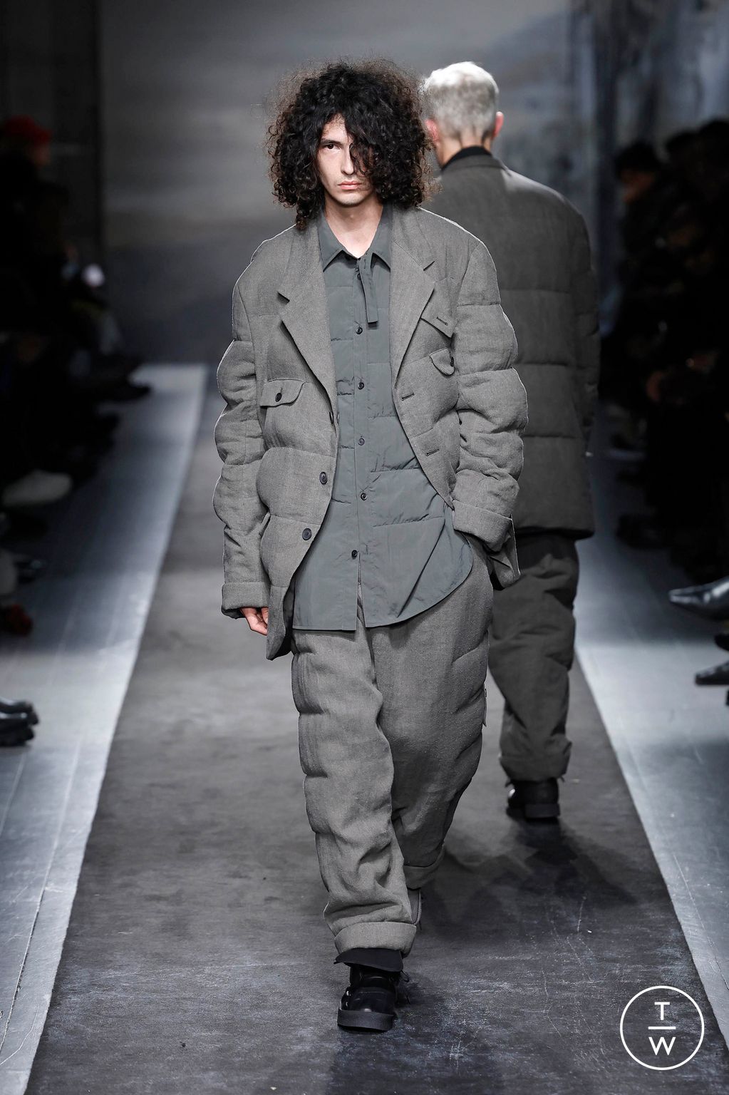 Fashion Week Paris Fall/Winter 2025 look 34 from the Yohji Yamamoto collection menswear