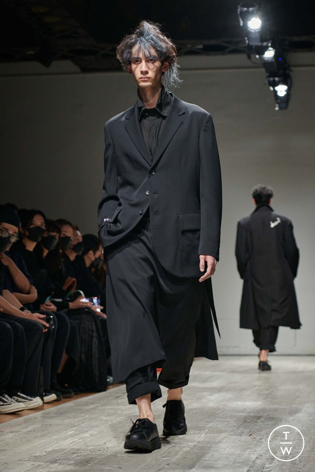 Fashion Week Paris Spring/Summer 2023 look 6 from the Yohji Yamamoto collection menswear