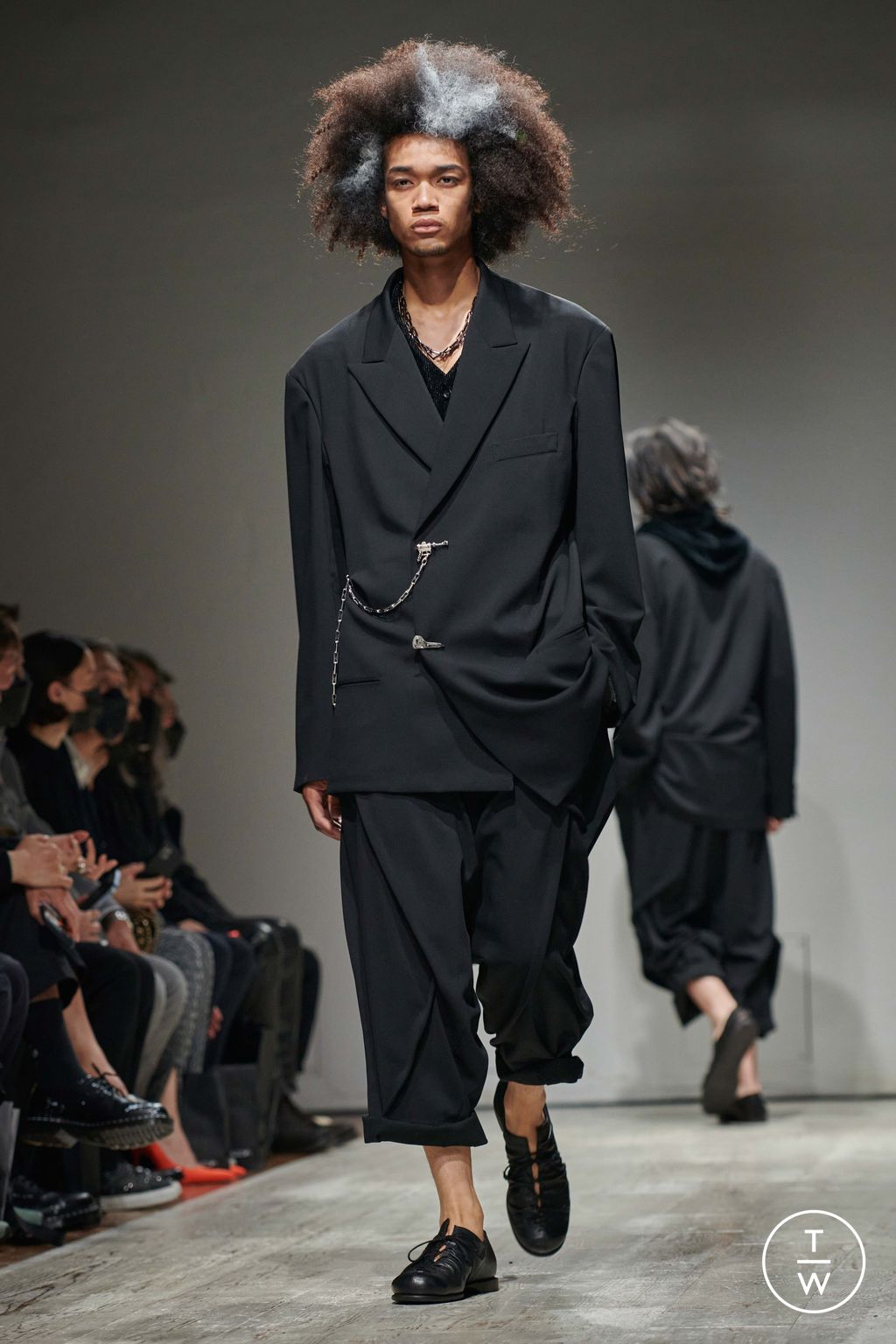 Fashion Week Paris Spring/Summer 2023 look 9 from the Yohji Yamamoto collection menswear
