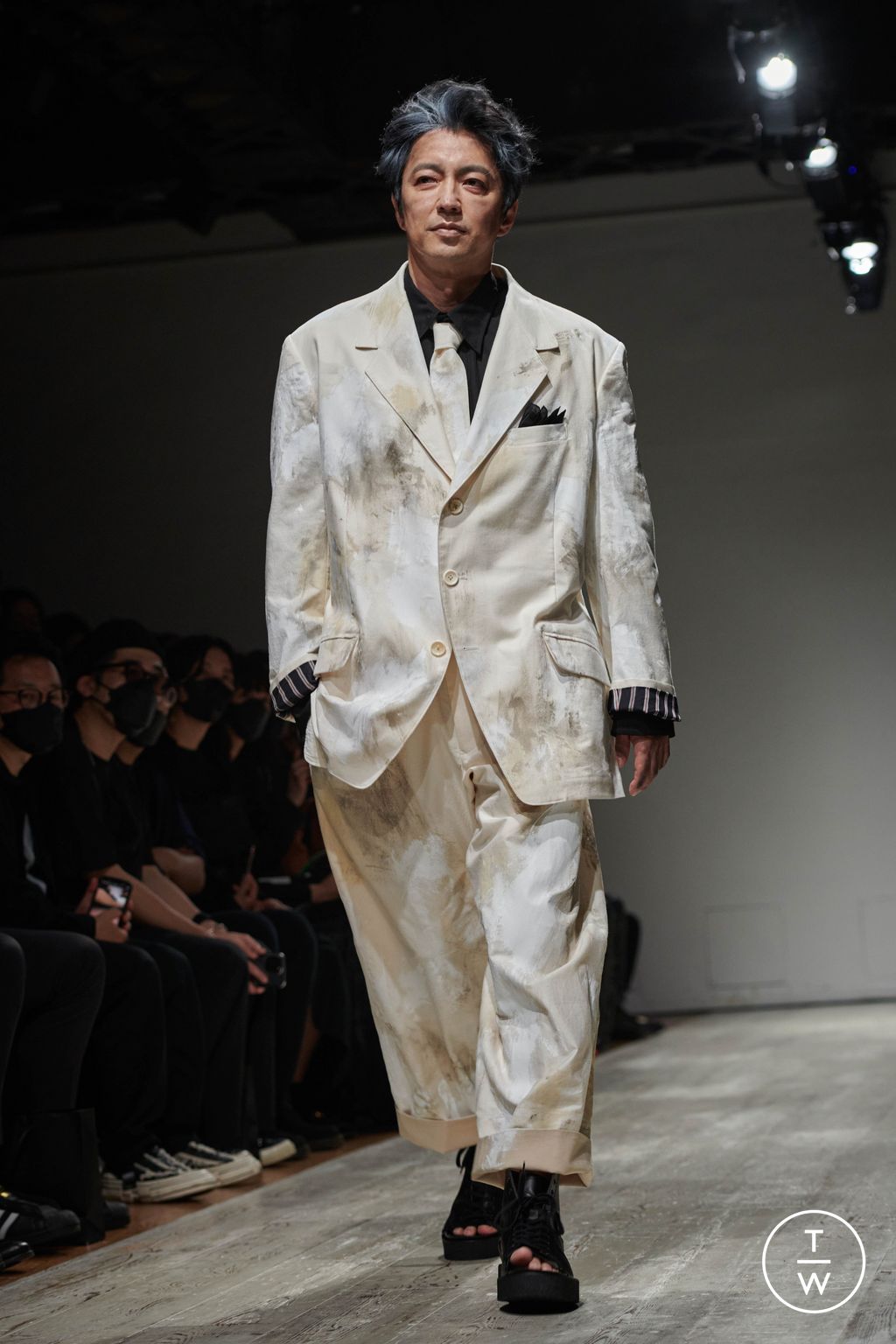 Fashion Week Paris Spring/Summer 2023 look 12 from the Yohji Yamamoto collection menswear
