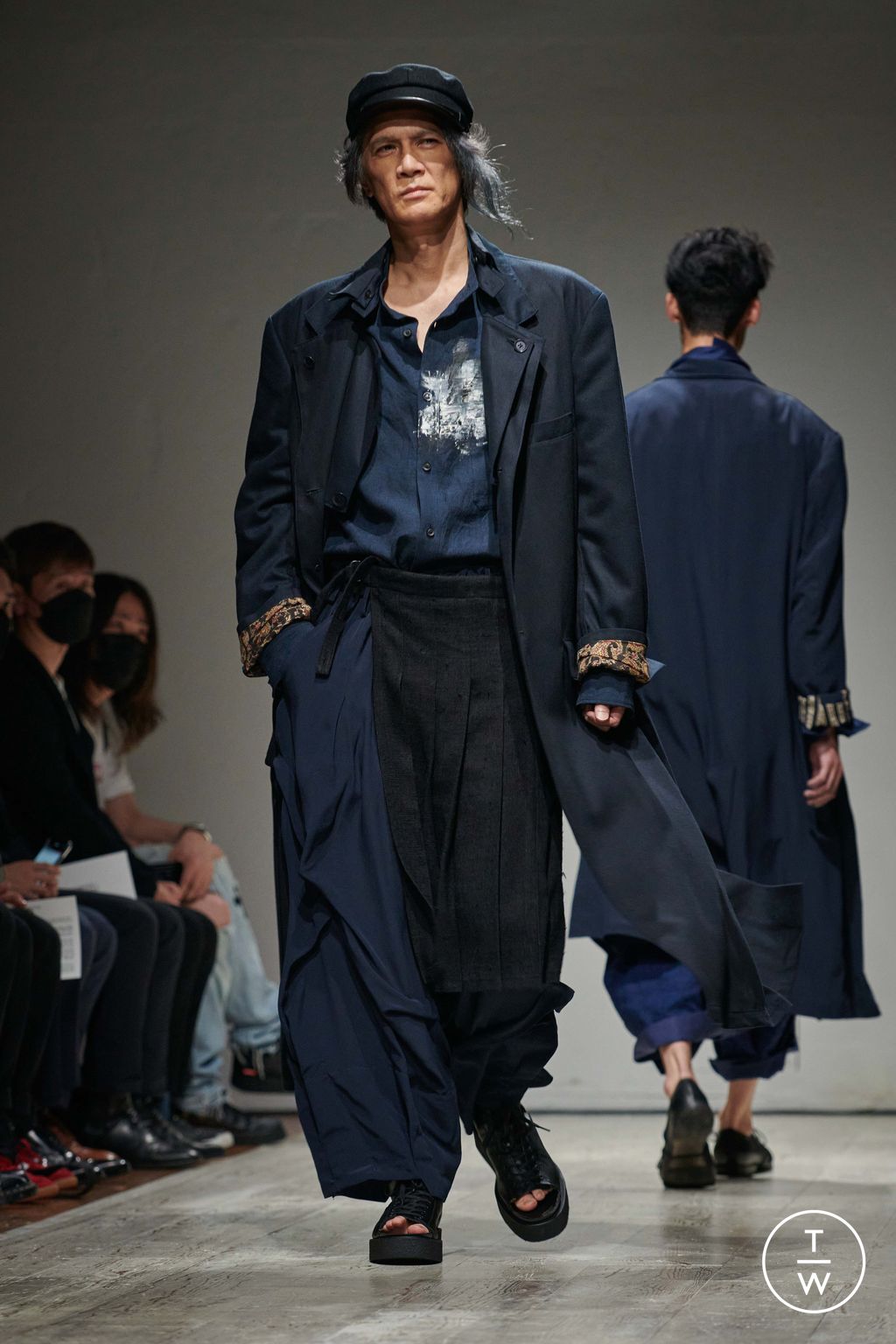 Fashion Week Paris Spring/Summer 2023 look 14 from the Yohji Yamamoto collection 男装