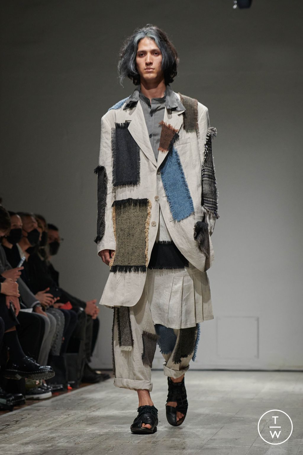 Fashion Week Paris Spring/Summer 2023 look 18 de la collection Yohji Yamamoto menswear