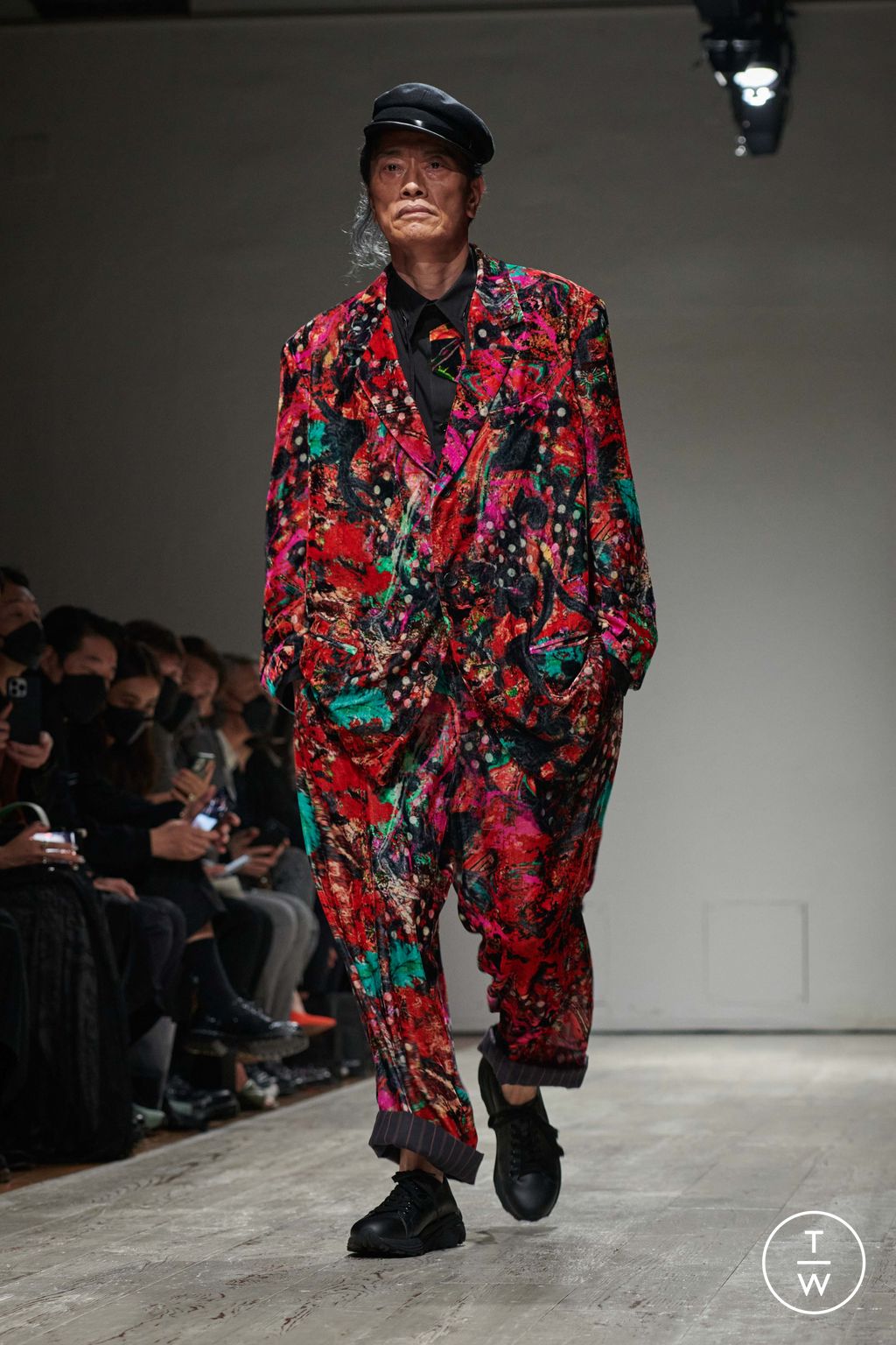 Fashion Week Paris Spring/Summer 2023 look 23 from the Yohji Yamamoto collection menswear