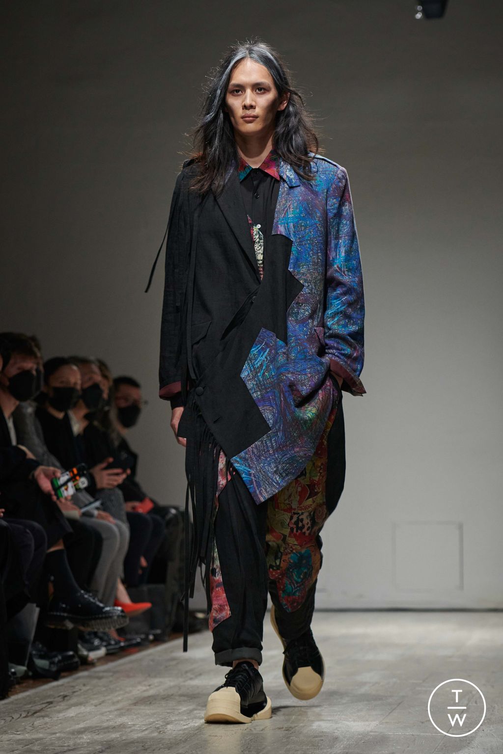Fashion Week Paris Spring/Summer 2023 look 26 from the Yohji Yamamoto collection menswear