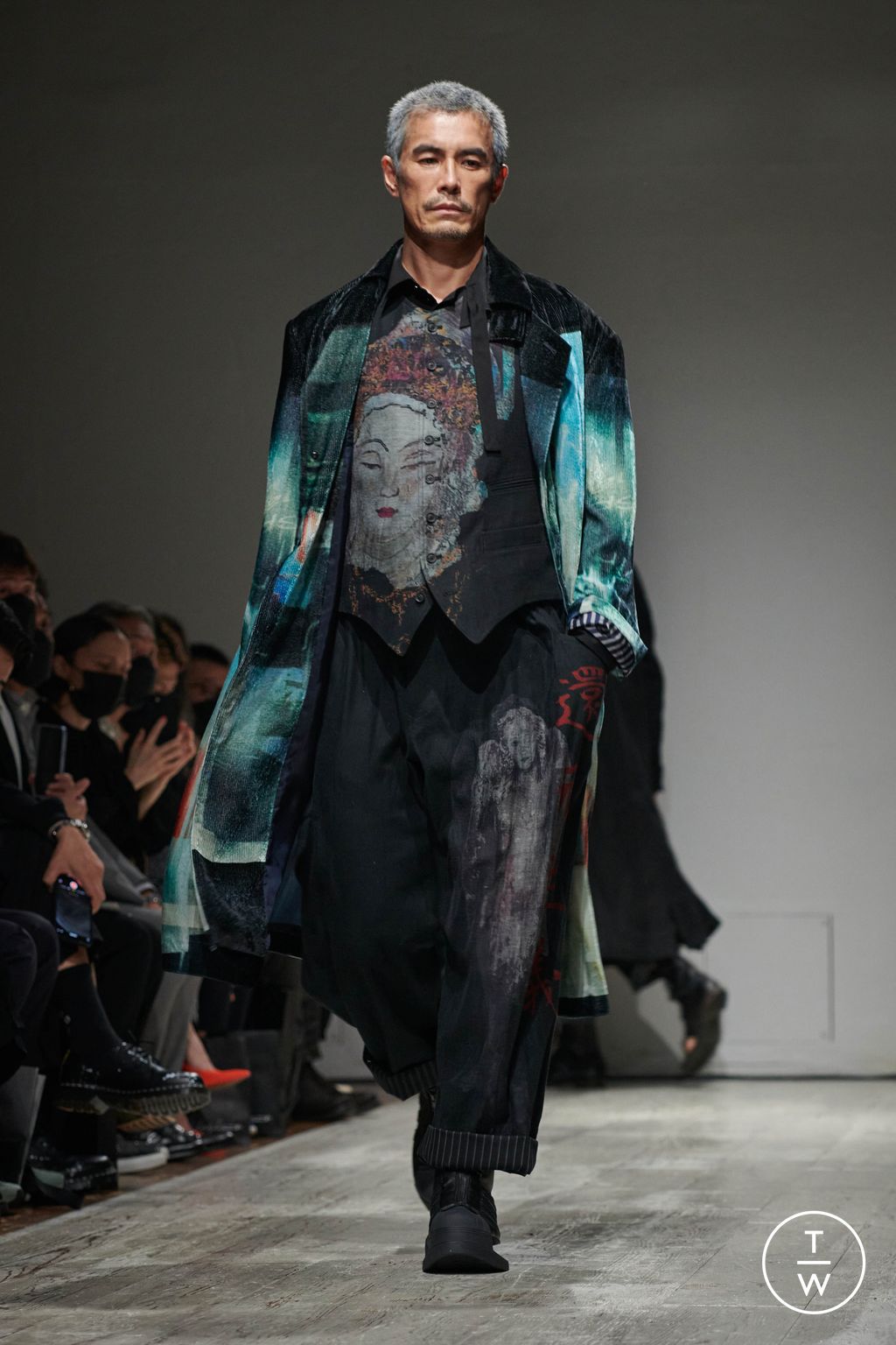 Fashion Week Paris Spring/Summer 2023 look 30 from the Yohji Yamamoto collection menswear