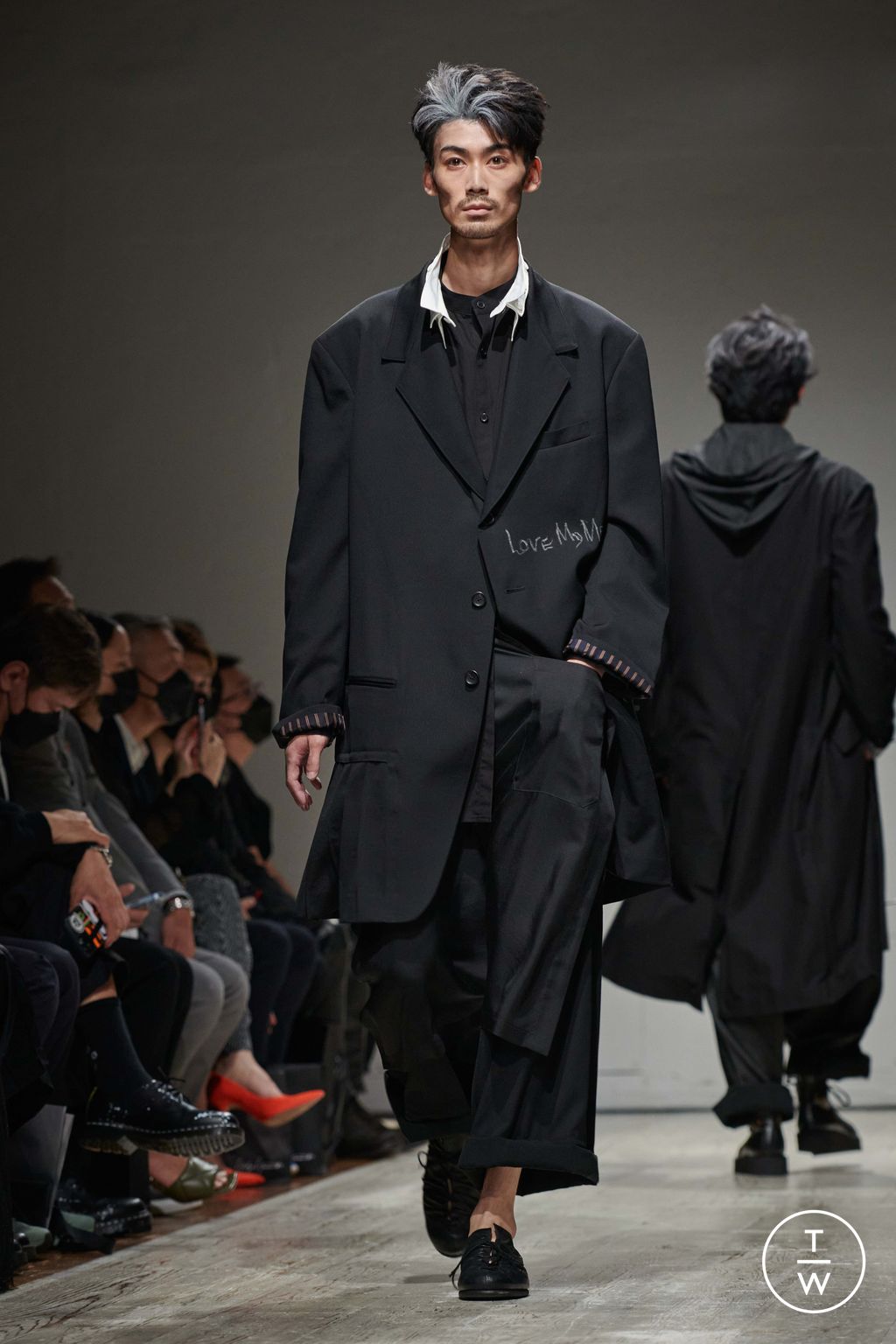 Fashion Week Paris Spring/Summer 2023 look 36 de la collection Yohji Yamamoto menswear