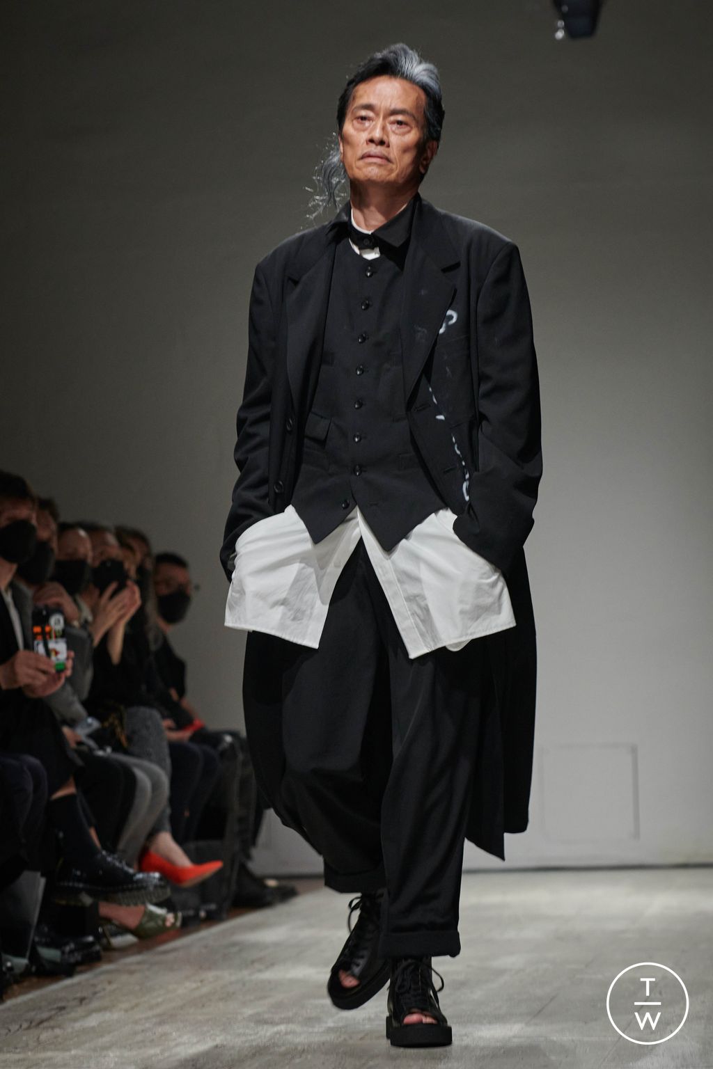Fashion Week Paris Spring/Summer 2023 look 43 from the Yohji Yamamoto collection menswear