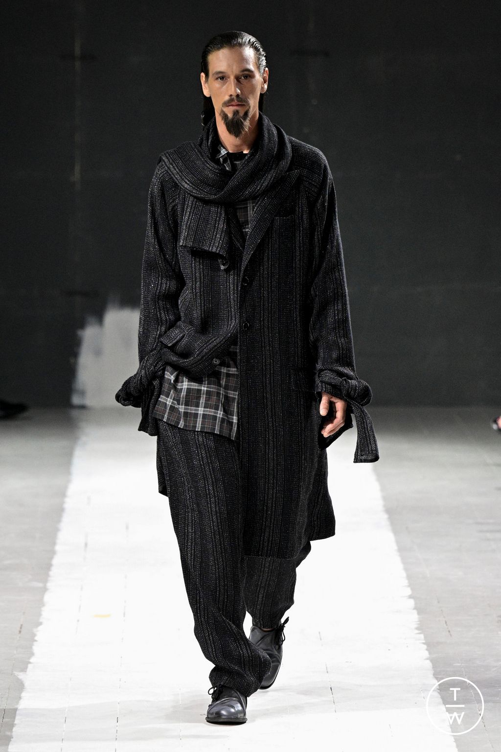 Fashion Week Paris Spring/Summer 2024 look 1 from the Yohji Yamamoto collection menswear