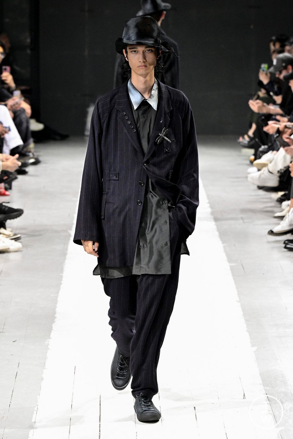 Fashion Week Paris Spring/Summer 2024 look 4 de la collection Yohji Yamamoto menswear