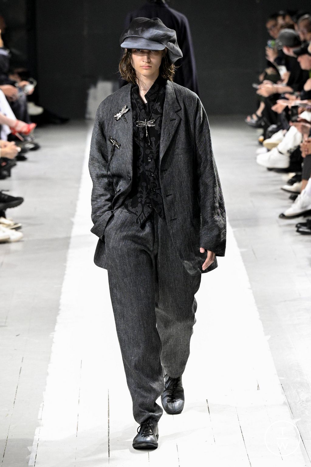 Fashion Week Paris Spring/Summer 2024 look 5 from the Yohji Yamamoto collection menswear