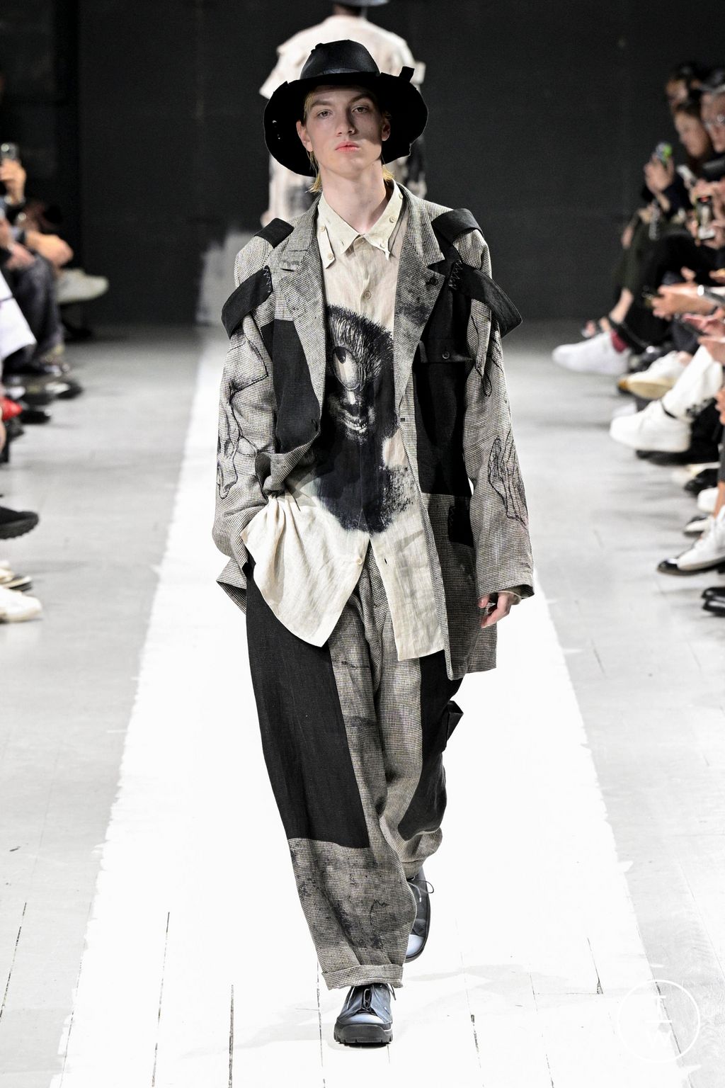 Fashion Week Paris Spring/Summer 2024 look 8 from the Yohji Yamamoto collection menswear
