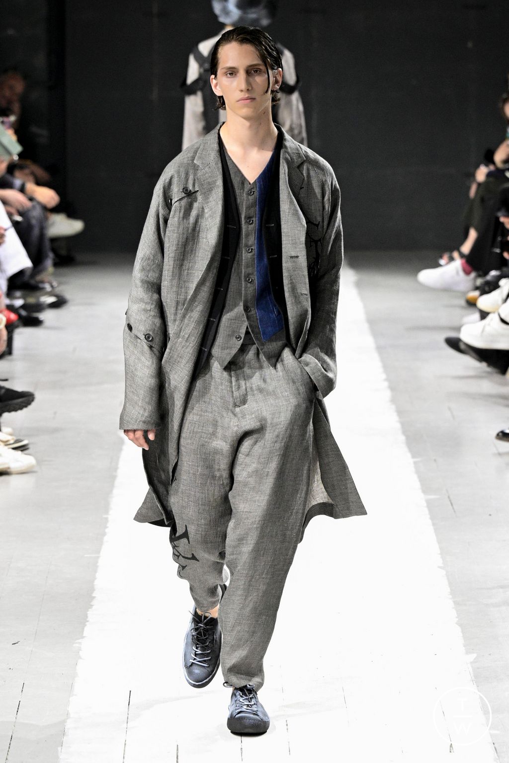 Fashion Week Paris Spring/Summer 2024 look 9 from the Yohji Yamamoto collection menswear