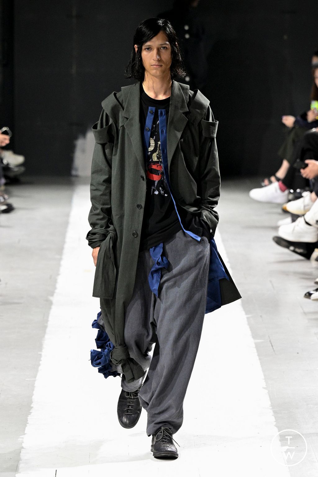 Fashion Week Paris Spring/Summer 2024 look 14 from the Yohji Yamamoto collection menswear