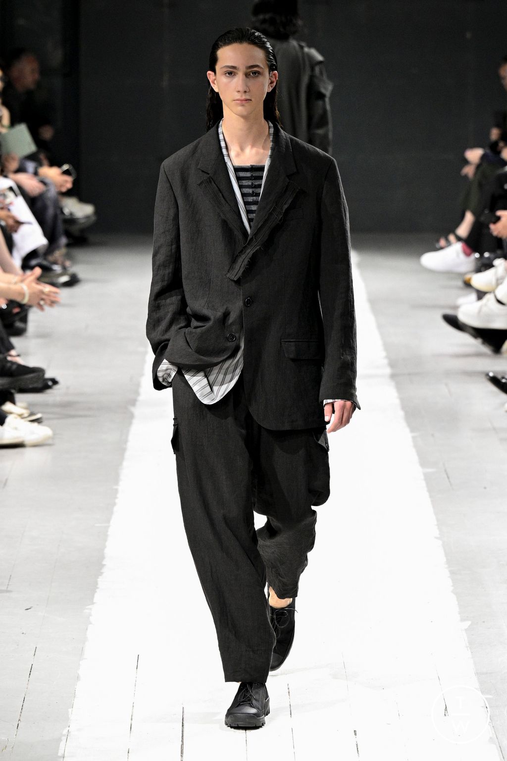 Fashion Week Paris Spring/Summer 2024 look 15 from the Yohji Yamamoto collection menswear