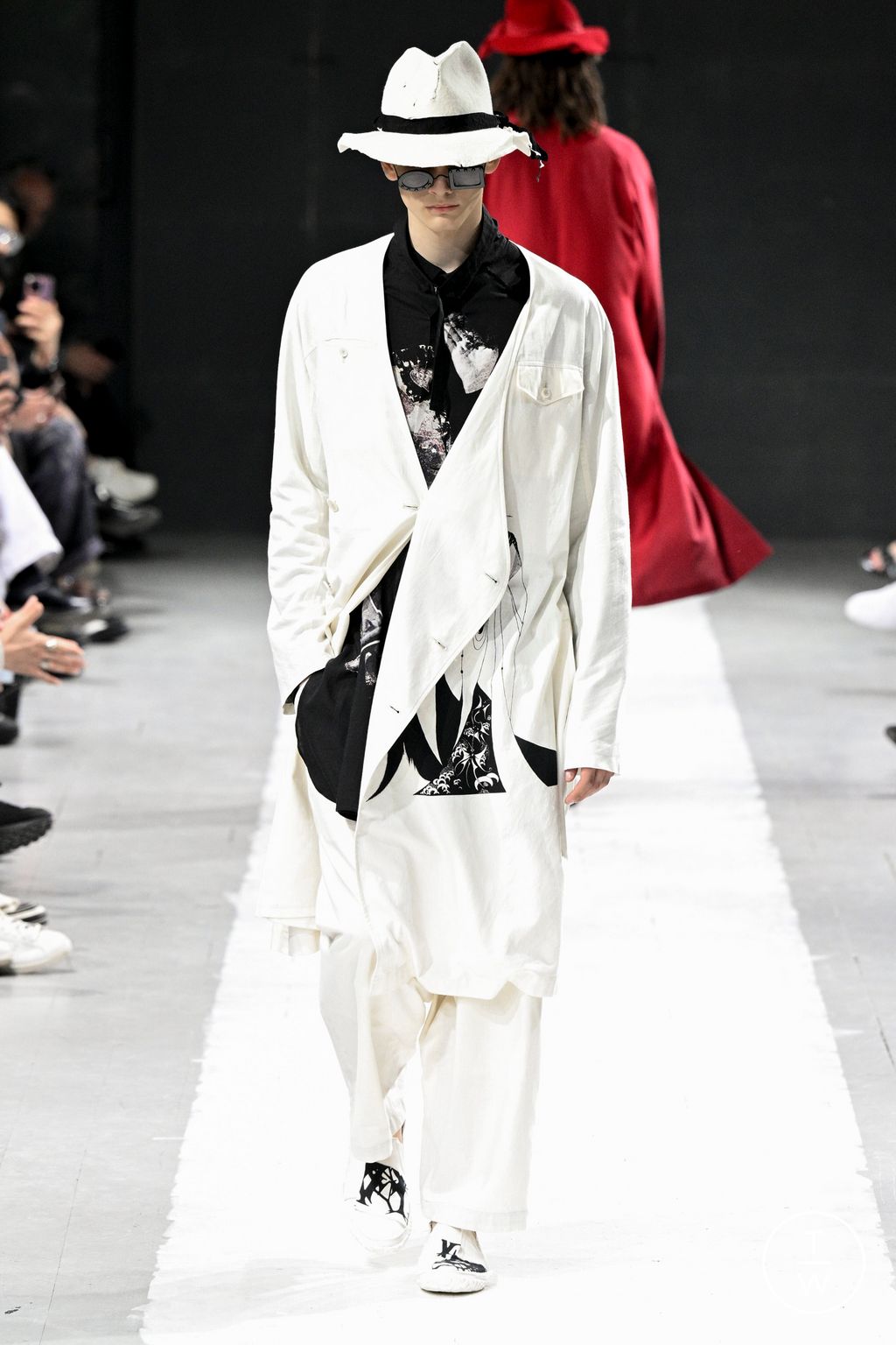 Fashion Week Paris Spring/Summer 2024 look 18 from the Yohji Yamamoto collection menswear