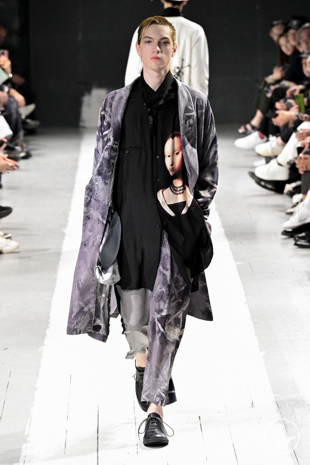 Fashion Week Paris Spring/Summer 2024 look 19 de la collection Yohji Yamamoto menswear