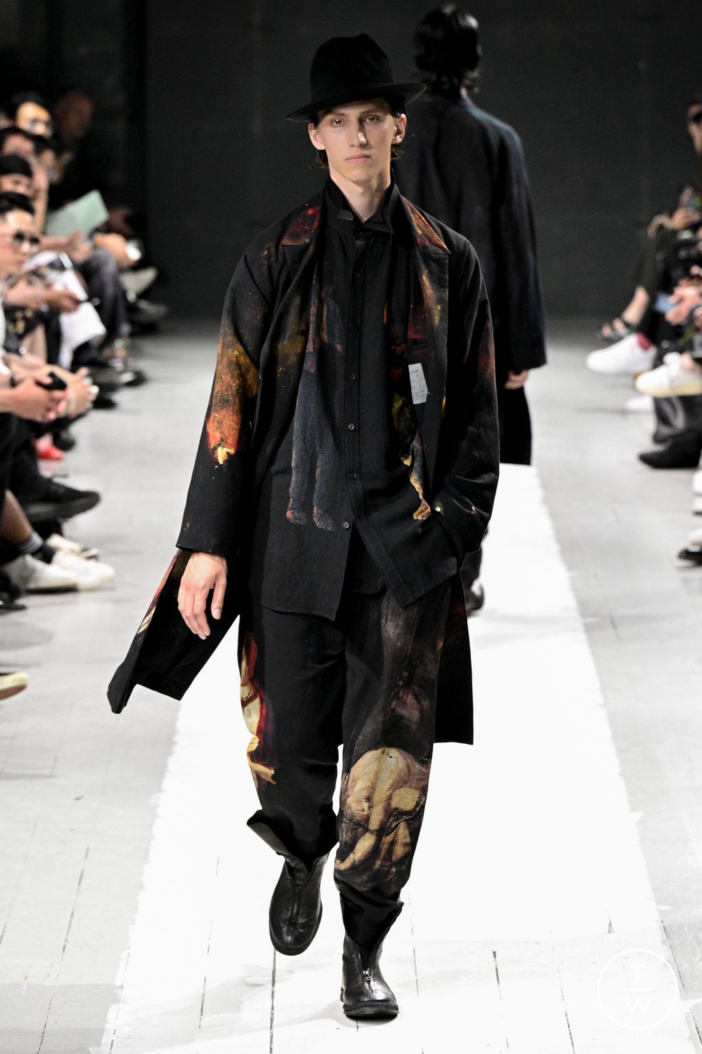 Fashion Week Paris Spring/Summer 2024 look 25 de la collection Yohji Yamamoto menswear