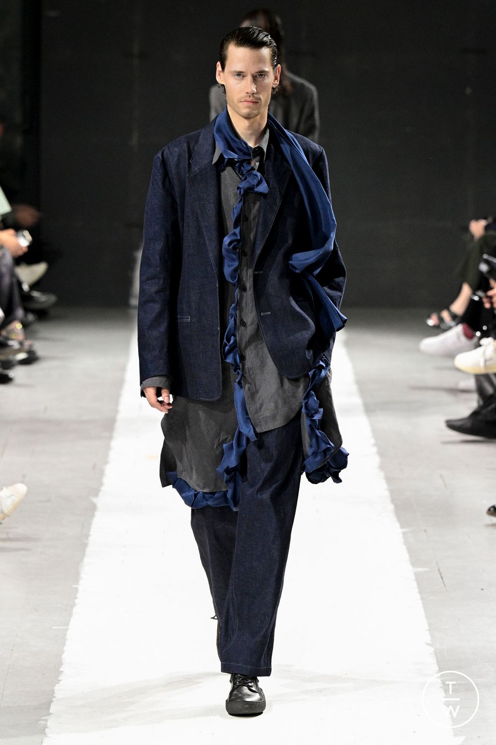 Fashion Week Paris Spring/Summer 2024 look 31 from the Yohji Yamamoto collection menswear