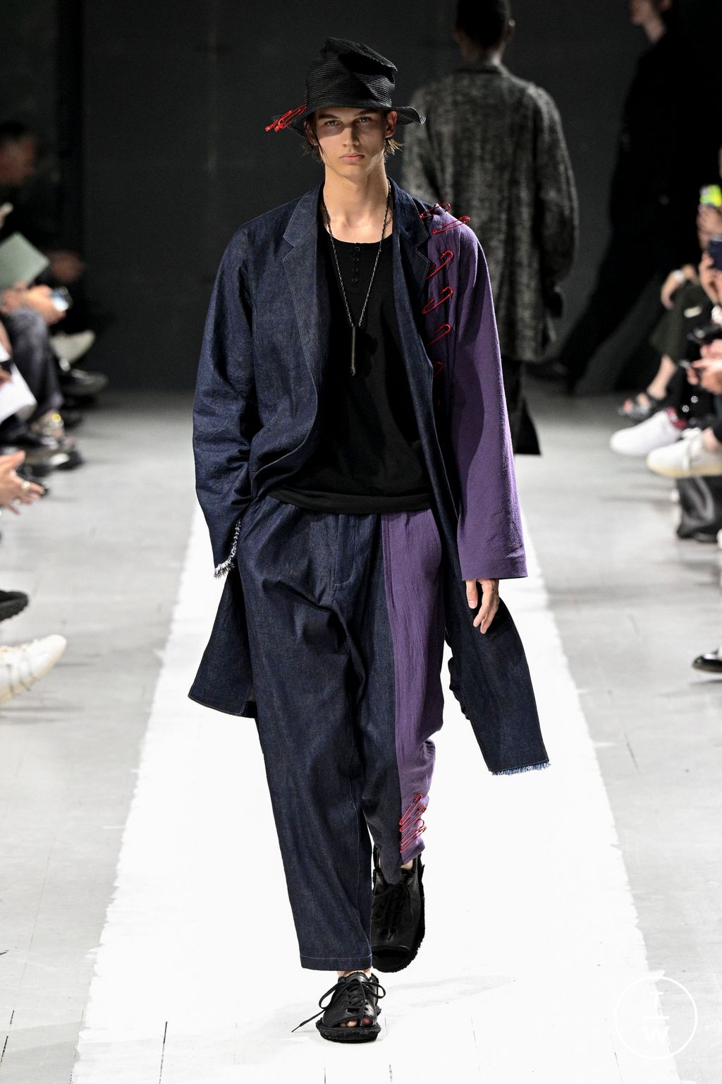 Fashion Week Paris Spring/Summer 2024 look 33 from the Yohji Yamamoto collection menswear