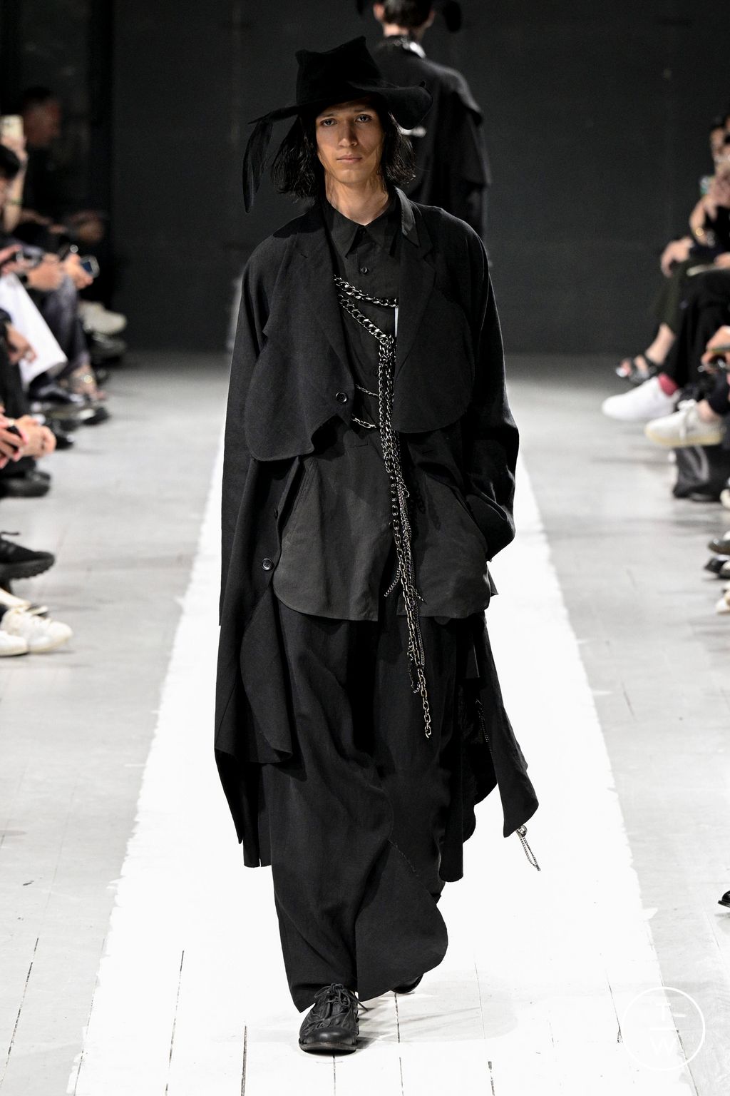 Fashion Week Paris Spring/Summer 2024 look 38 from the Yohji Yamamoto collection menswear