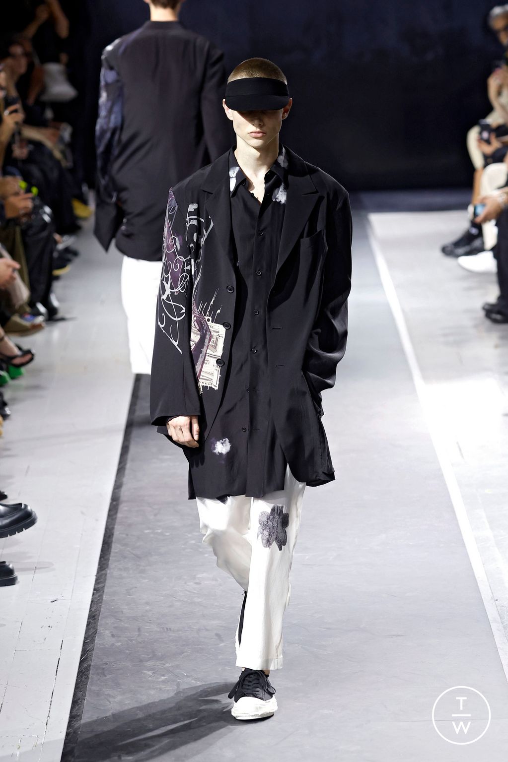 Fashion Week Paris Spring/Summer 2025 look 3 from the Yohji Yamamoto collection 男装