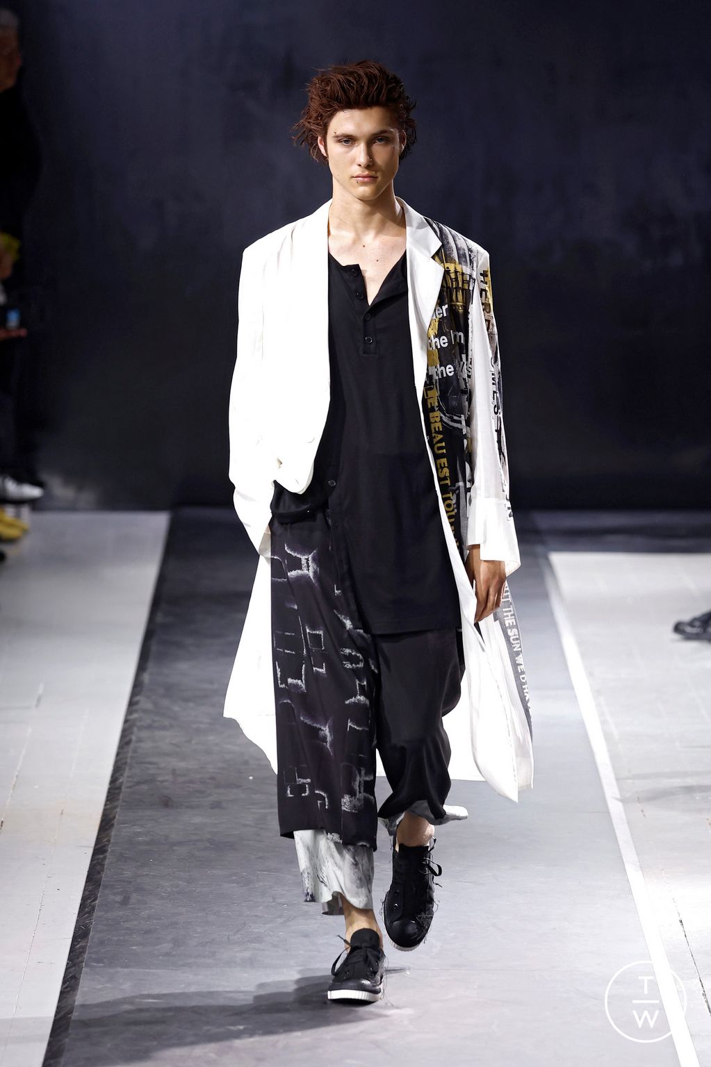 Fashion Week Paris Spring/Summer 2025 look 7 from the Yohji Yamamoto collection menswear