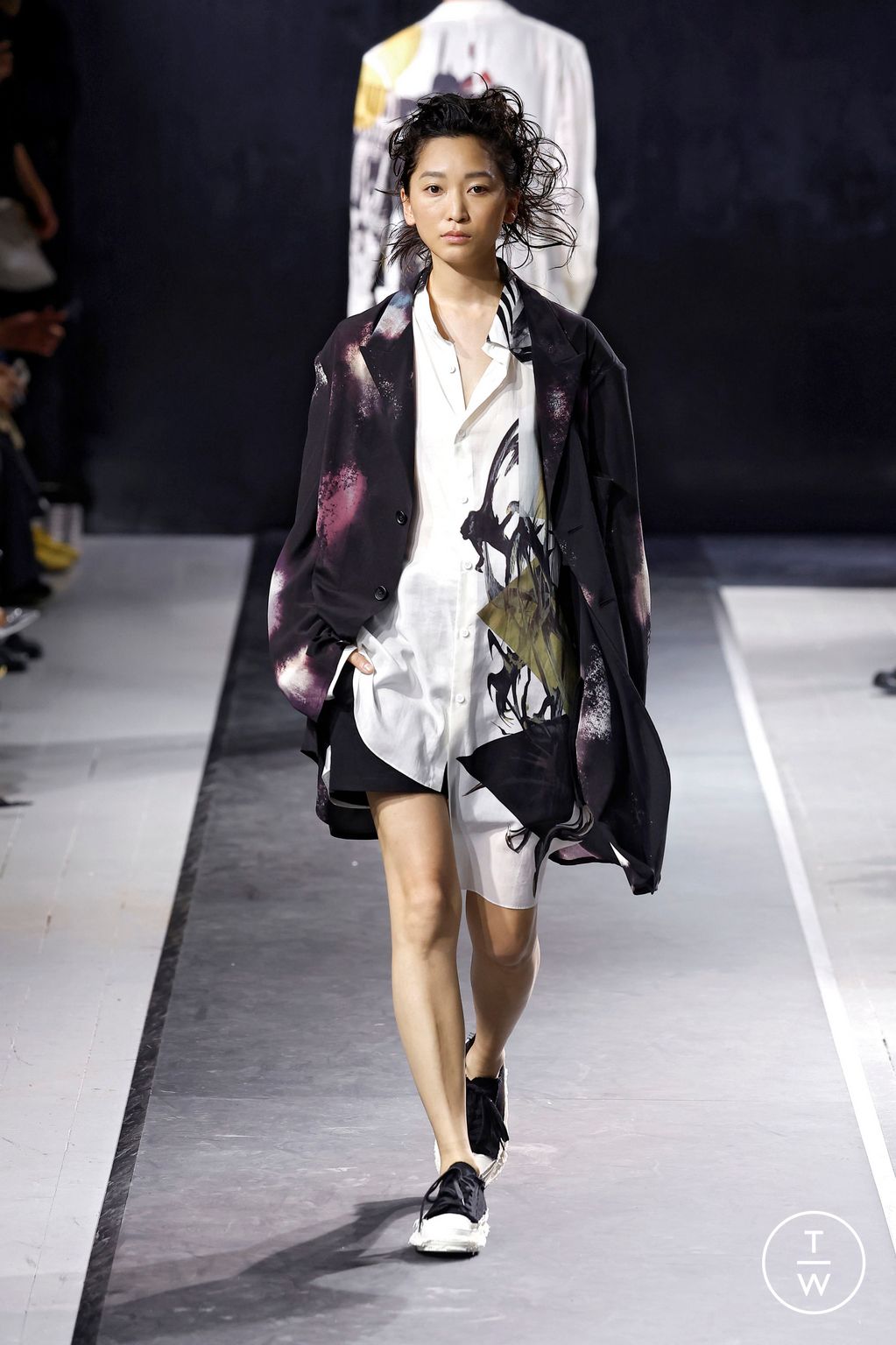 Fashion Week Paris Spring/Summer 2025 look 8 from the Yohji Yamamoto collection menswear