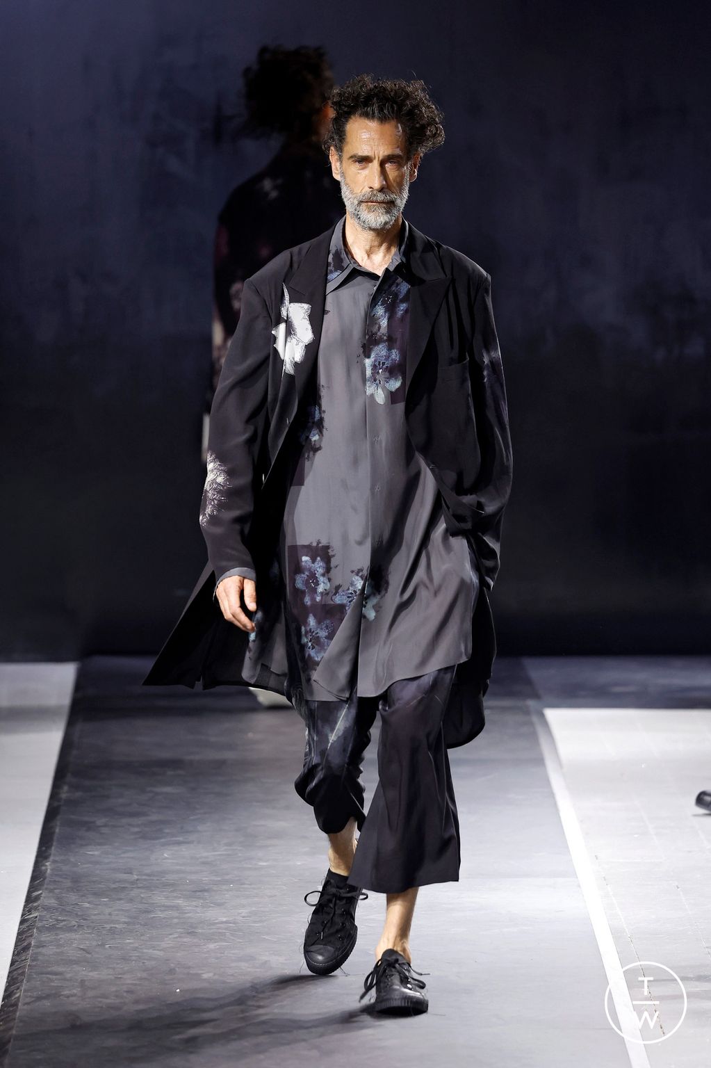 Fashion Week Paris Spring/Summer 2025 look 10 from the Yohji Yamamoto collection menswear