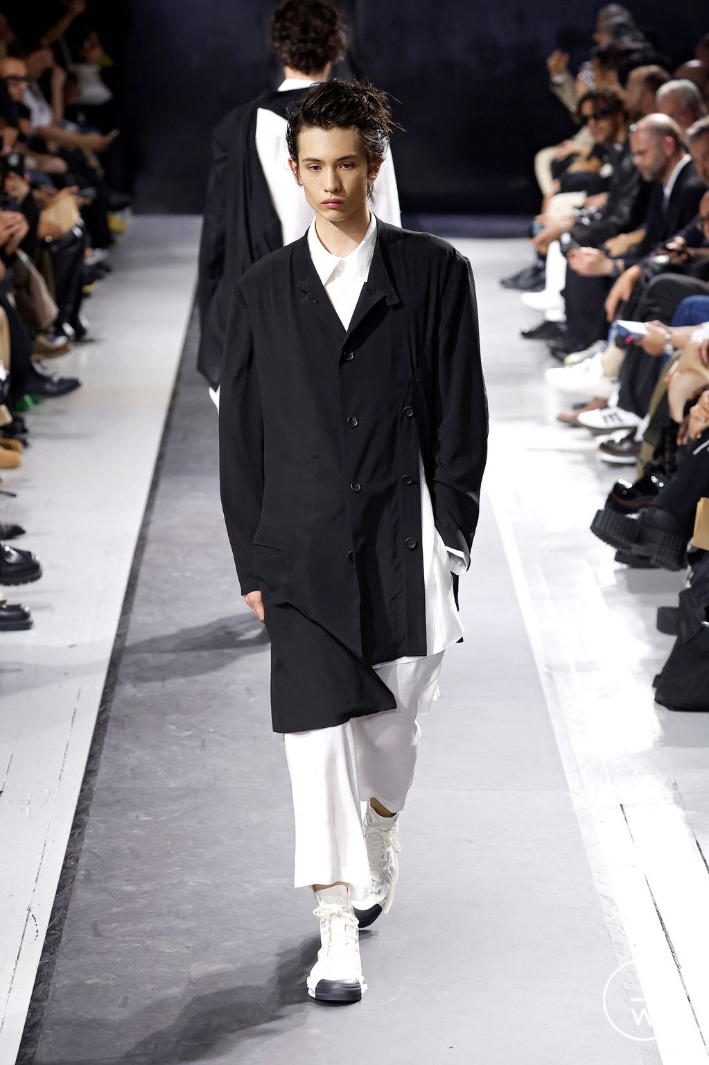 Fashion Week Paris Spring/Summer 2025 look 17 from the Yohji Yamamoto collection menswear
