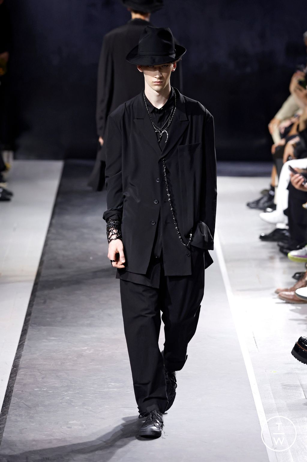 Fashion Week Paris Spring/Summer 2025 look 22 from the Yohji Yamamoto collection menswear