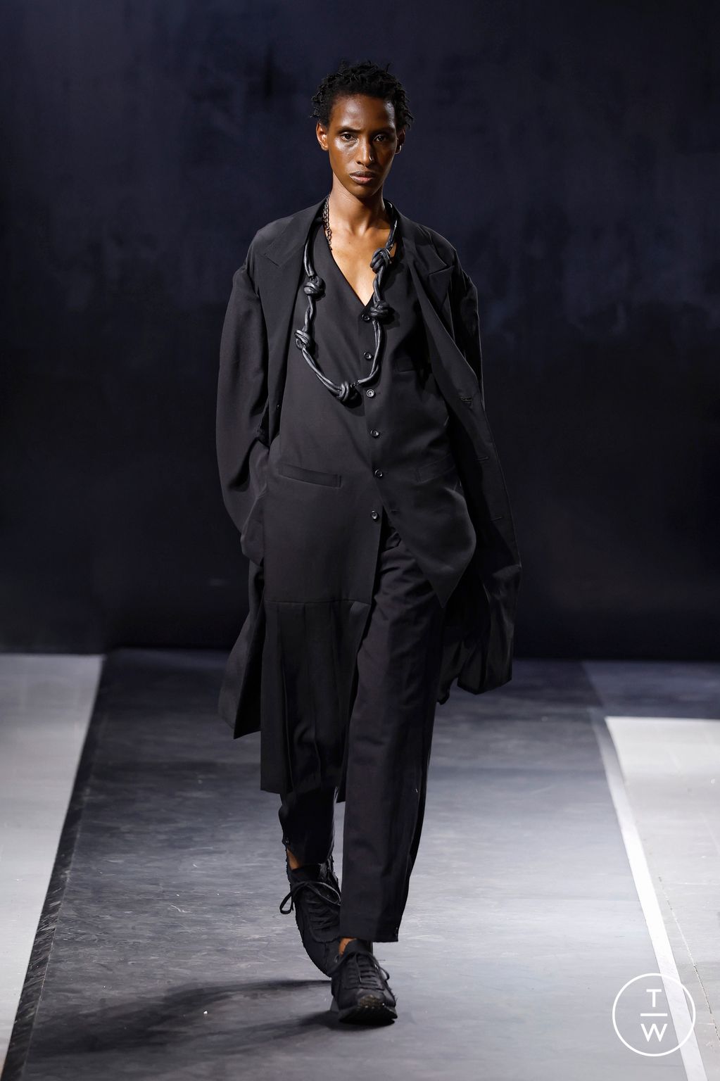 Fashion Week Paris Spring/Summer 2025 look 24 from the Yohji Yamamoto collection menswear