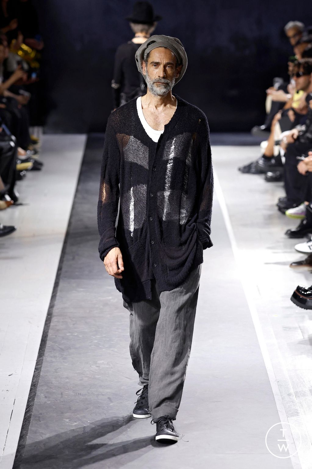 Fashion Week Paris Spring/Summer 2025 look 27 from the Yohji Yamamoto collection menswear