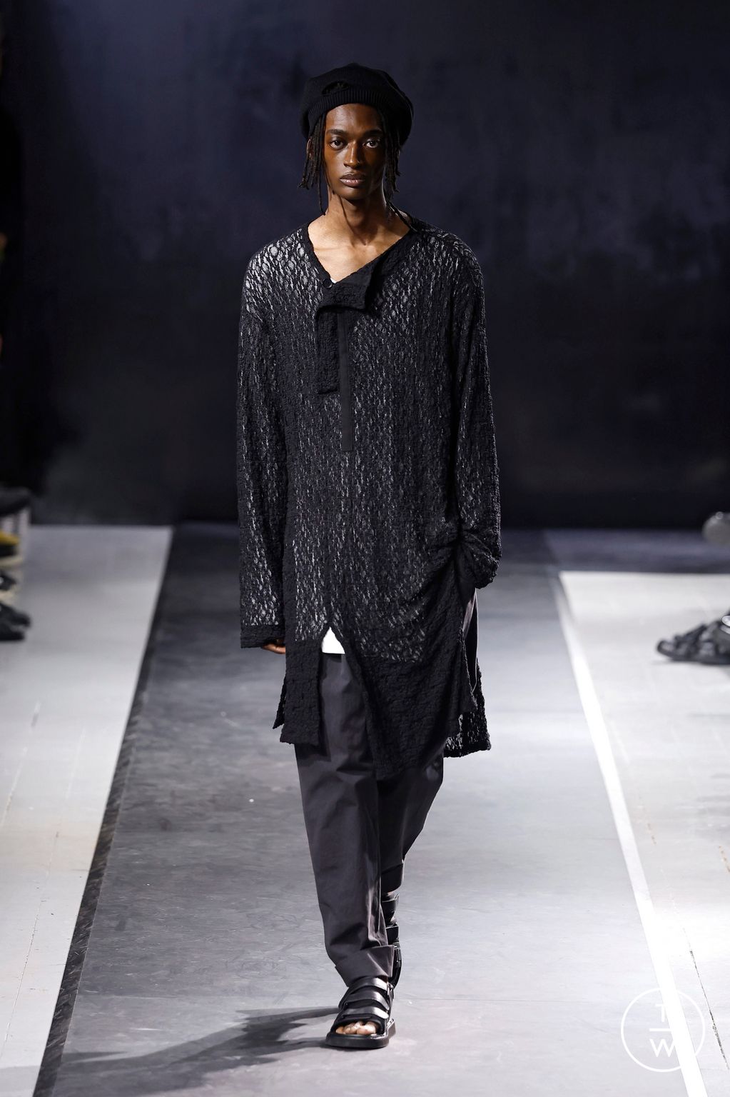Fashion Week Paris Spring/Summer 2025 look 29 from the Yohji Yamamoto collection menswear