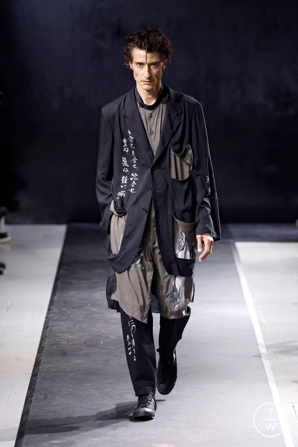 Fashion Week Paris Spring/Summer 2025 look 31 from the Yohji Yamamoto collection menswear