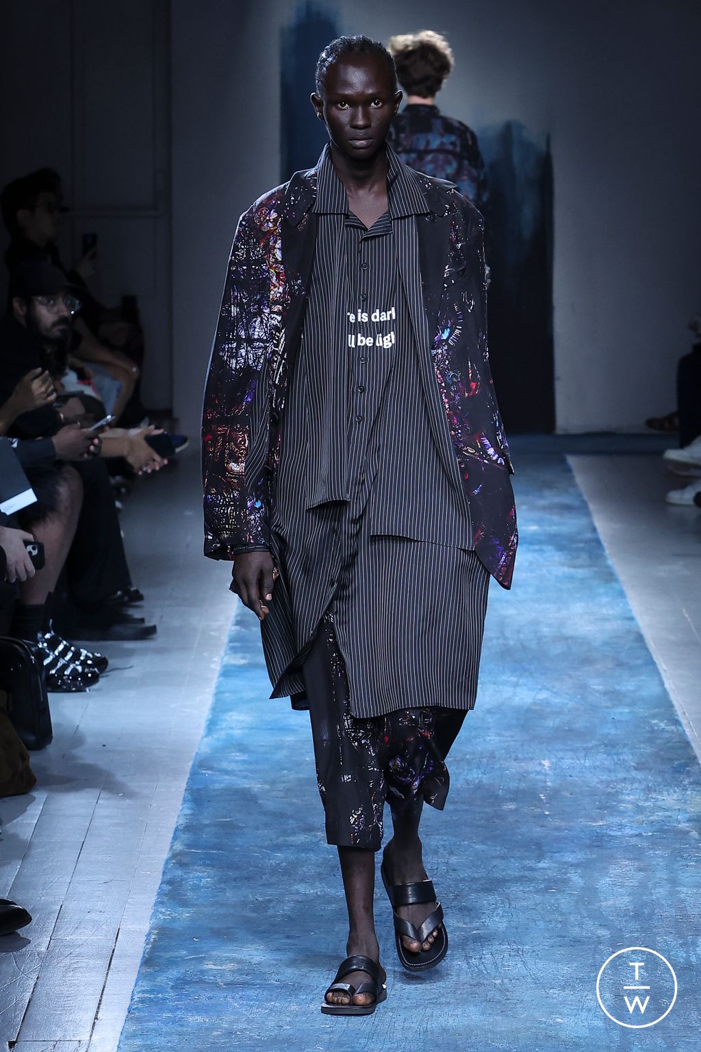 Fashion Week Paris Spring/Summer 2026 look 14 de la collection Yohji Yamamoto menswear