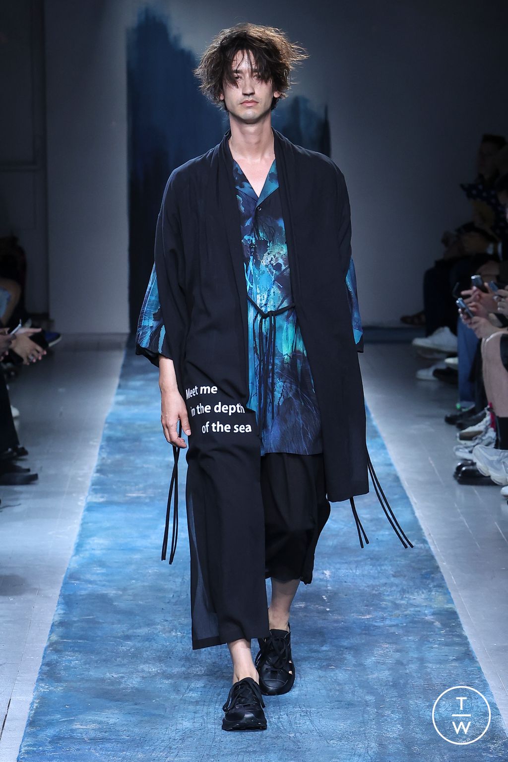 Fashion Week Paris Spring/Summer 2026 look 15 de la collection Yohji Yamamoto menswear