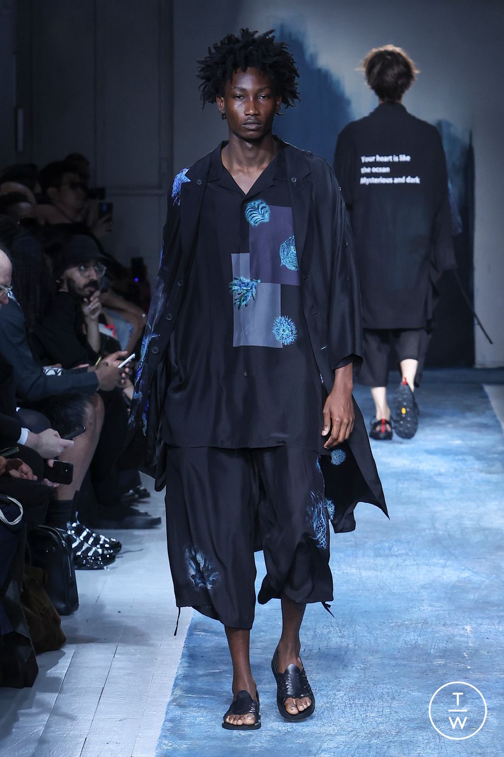 ケ*ル様 YOHJI YAMAMOTO EMBROIDERY SQUARE TI Yohji Yamamoto SS26 menswear #16 - Tagwalk: The Fashion Search Engine