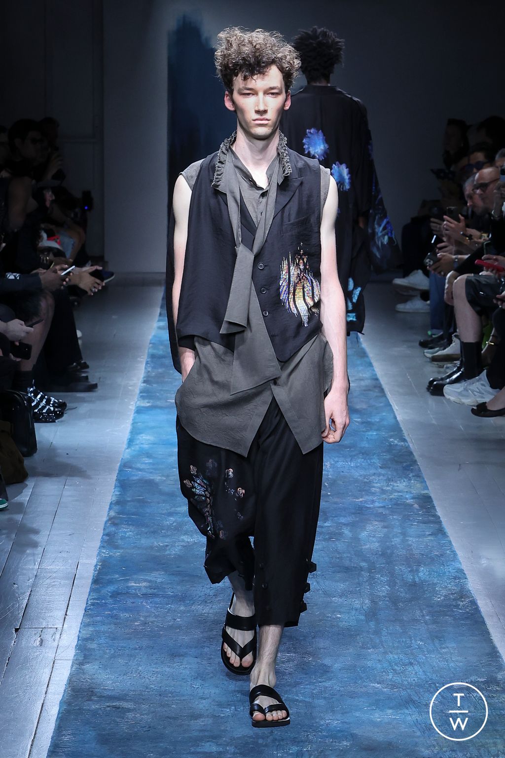 Fashion Week Paris Spring/Summer 2026 look 17 from the Yohji Yamamoto collection menswear