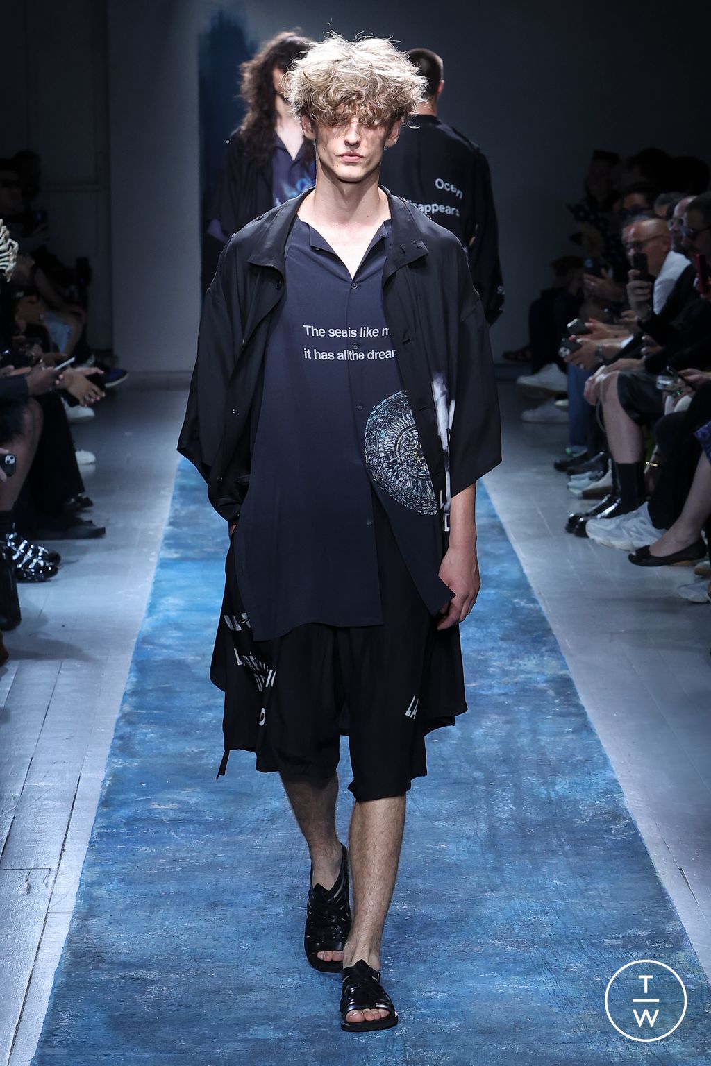 Fashion Week Paris Spring/Summer 2026 look 19 de la collection Yohji Yamamoto menswear
