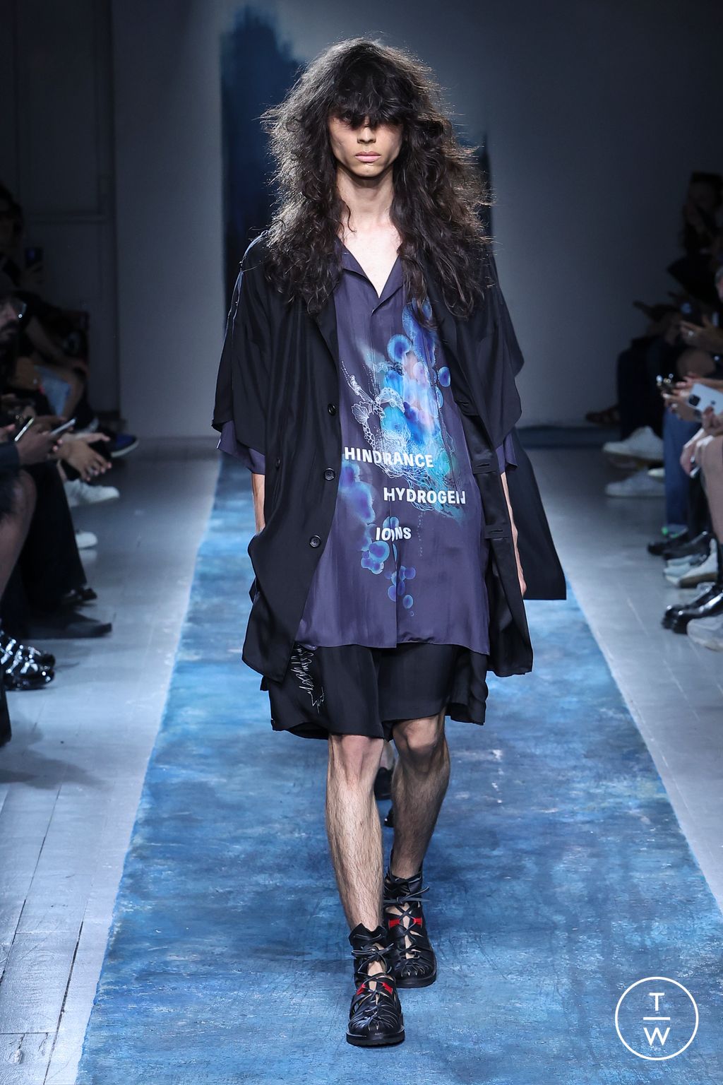 Fashion Week Paris Spring/Summer 2026 look 20 from the Yohji Yamamoto collection menswear