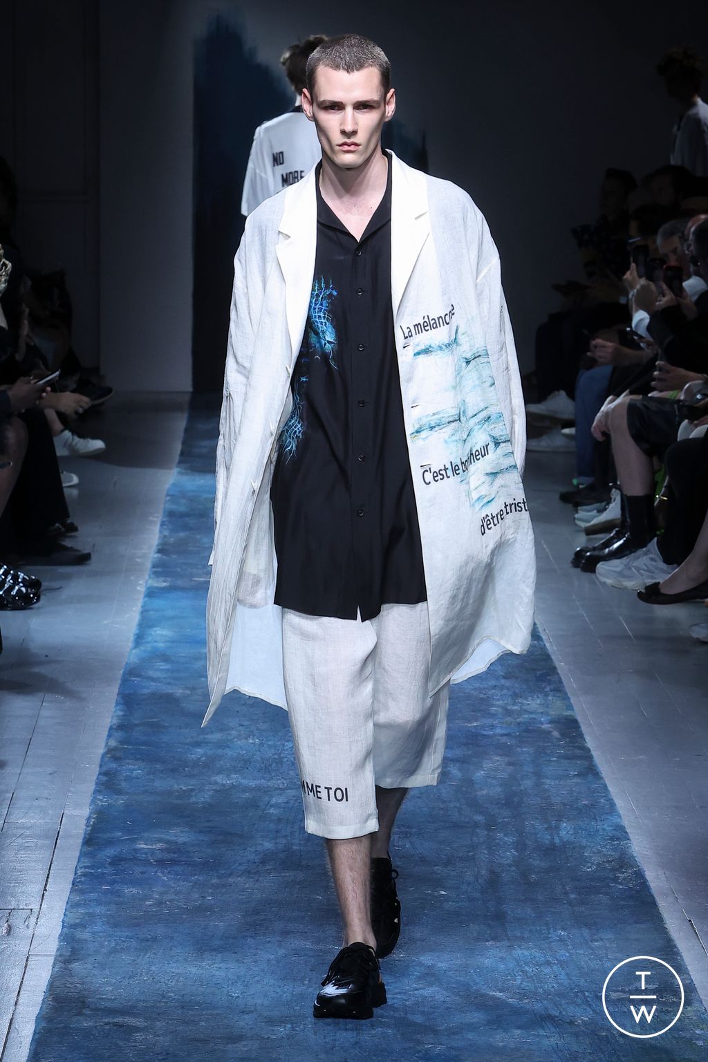 Fashion Week Paris Spring/Summer 2026 look 22 de la collection Yohji Yamamoto menswear