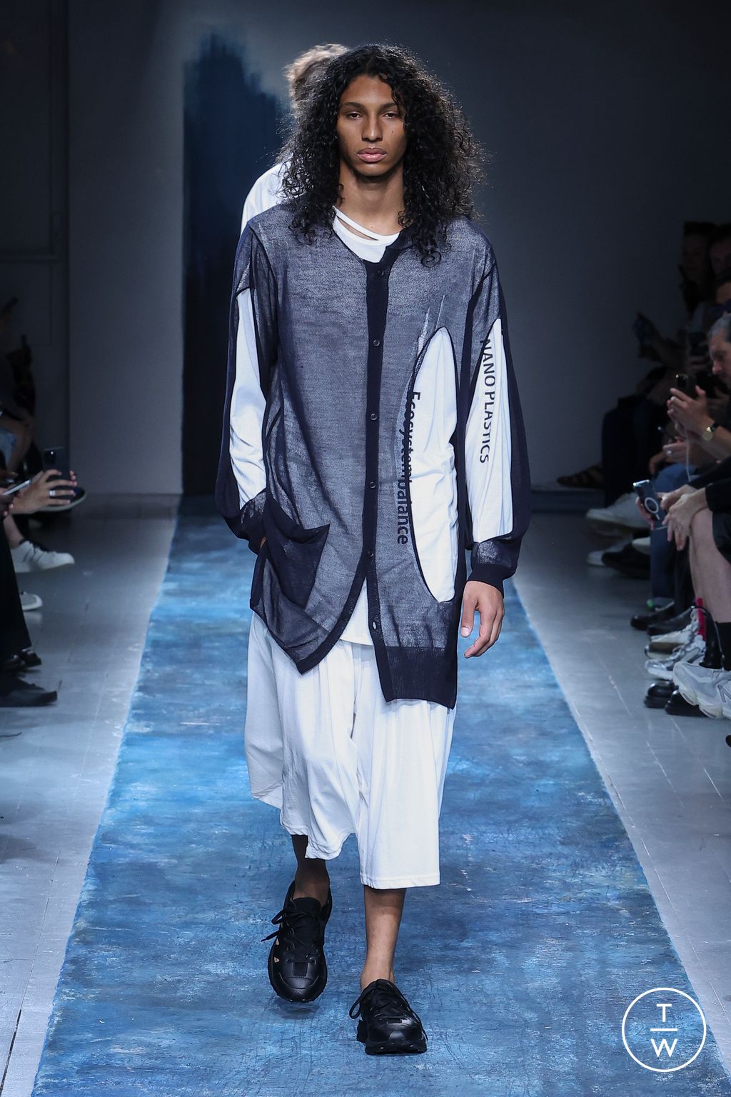 Fashion Week Paris Spring/Summer 2026 look 25 de la collection Yohji Yamamoto menswear